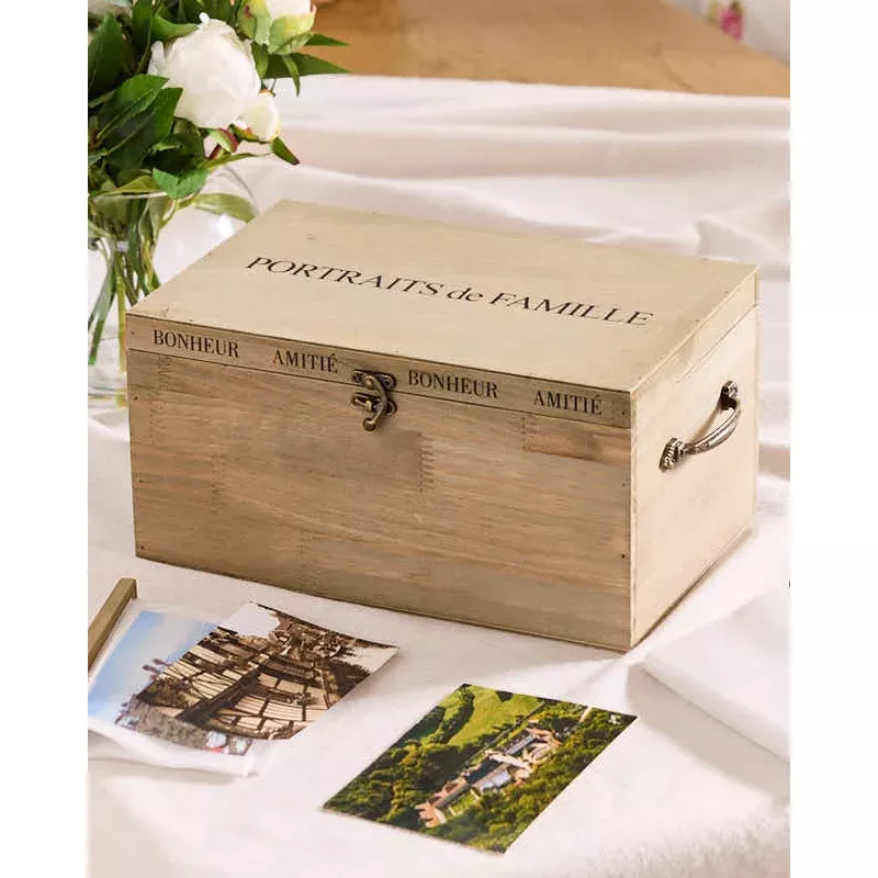 “Portraits De Famille” Photo Box